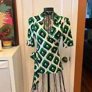 DIANE VON FURSTENBERG
Silk Printed Blouse-Sz 4